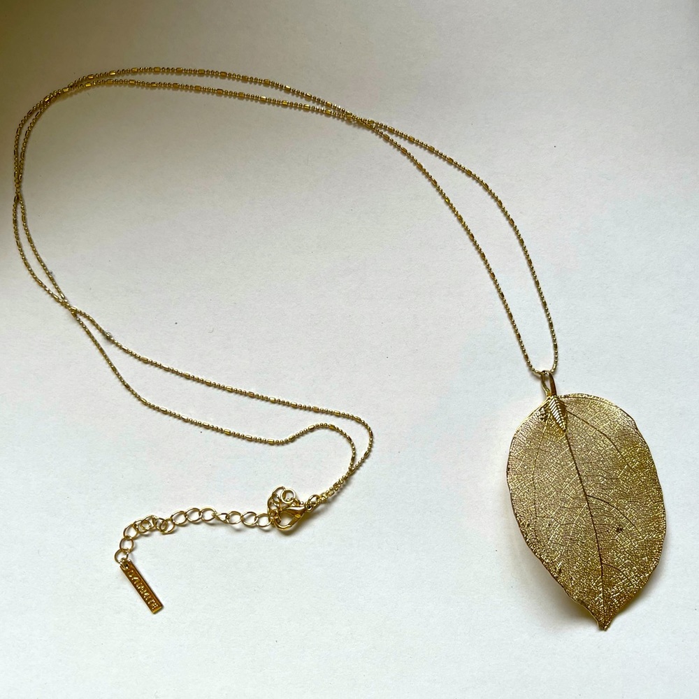 Elegant long leaf Dynamite Necklace